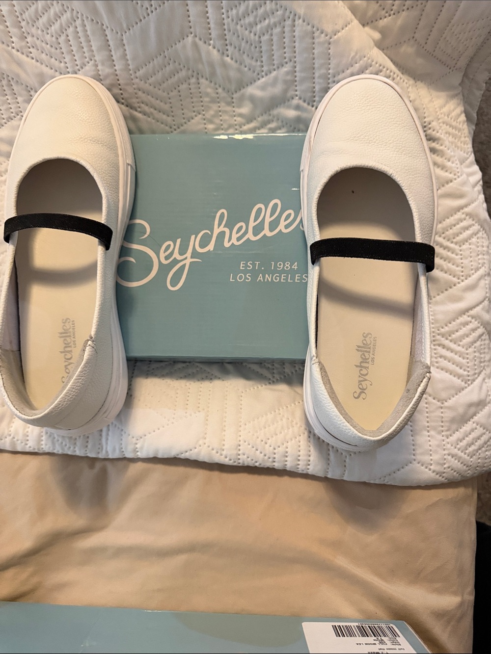 Seychelles White Mary Jane Flats with Black Elastic Strap size 7.5